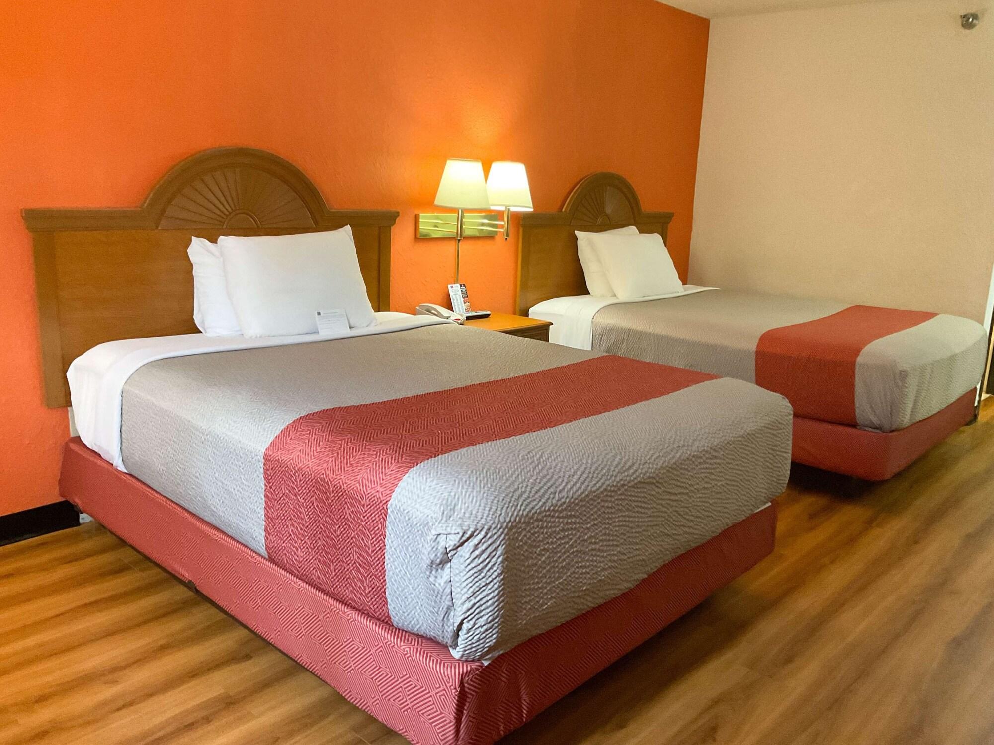 Hotel 6-hannibal, Mo 2*