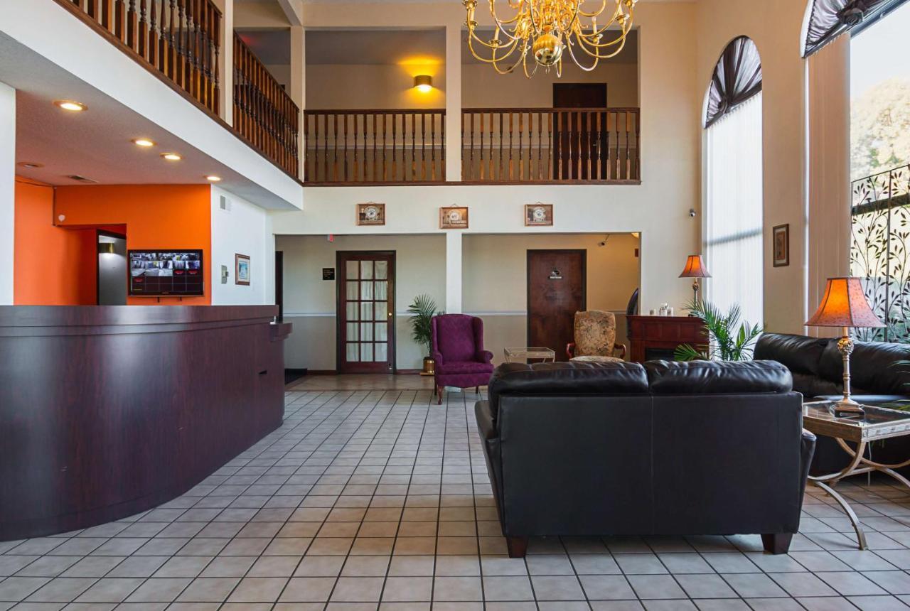 Hotel 6-hannibal, Mo 2*