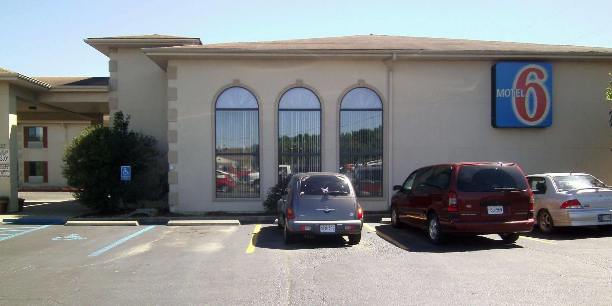 Hotel 6-hannibal, Mo 2*